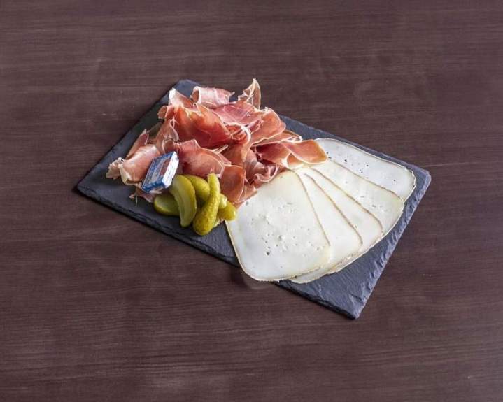 Plateau de fromage et charcuterie Nay