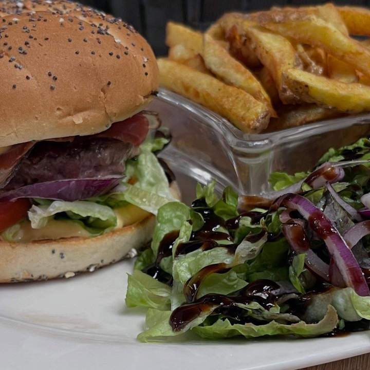 Nos spécialités à savourer chez vous.